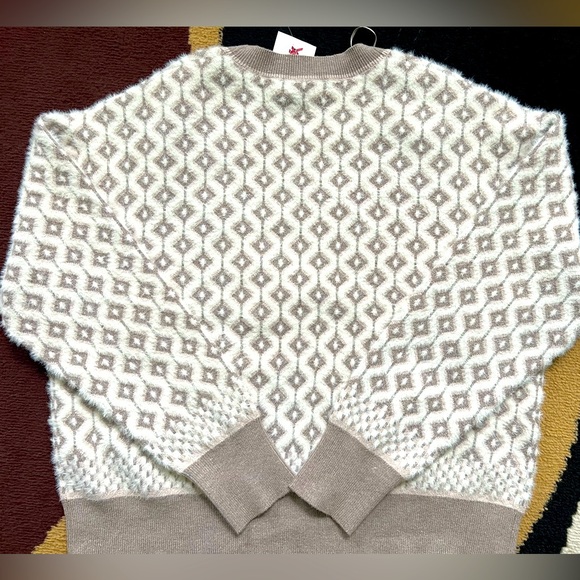 Oversized Sweater - Picture 6 of 7